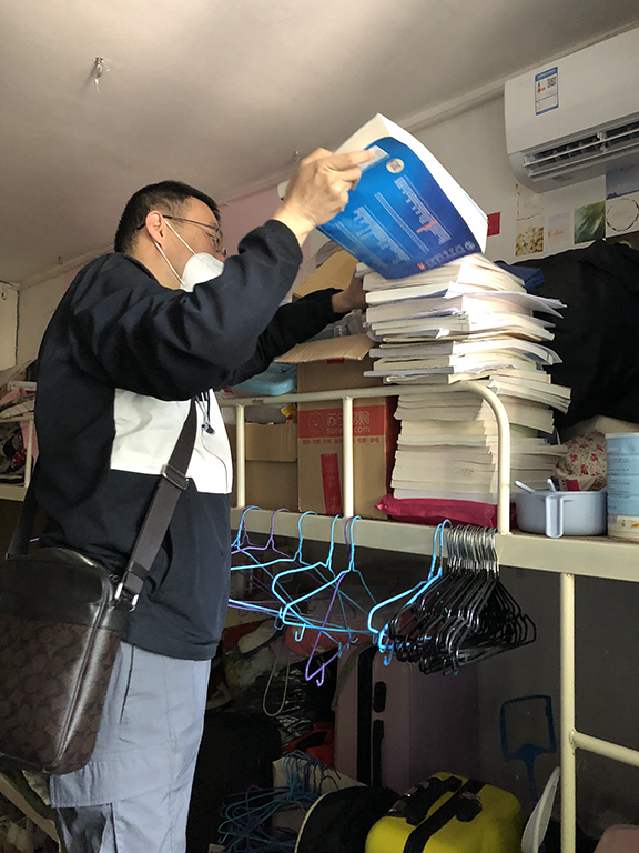 爱心速递助力学习——成人直播
开展“爱心速递”助力学生复习备考